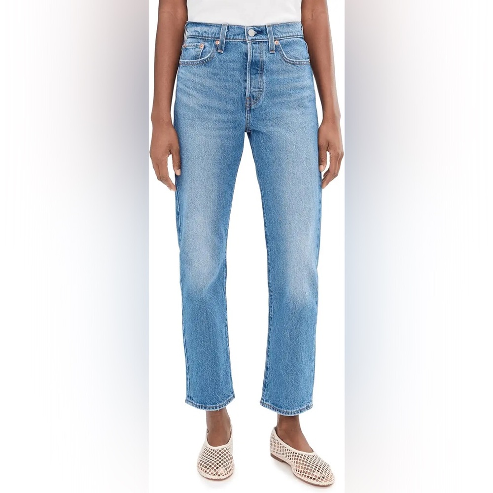 Levi’s Wedgie Straight Cut Off Jeans